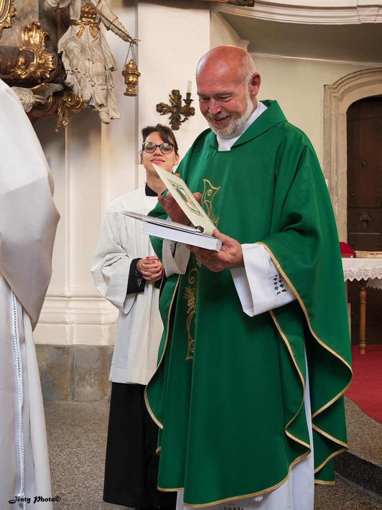 Otec Adrian odchází do nového působiště, fotografie 5
